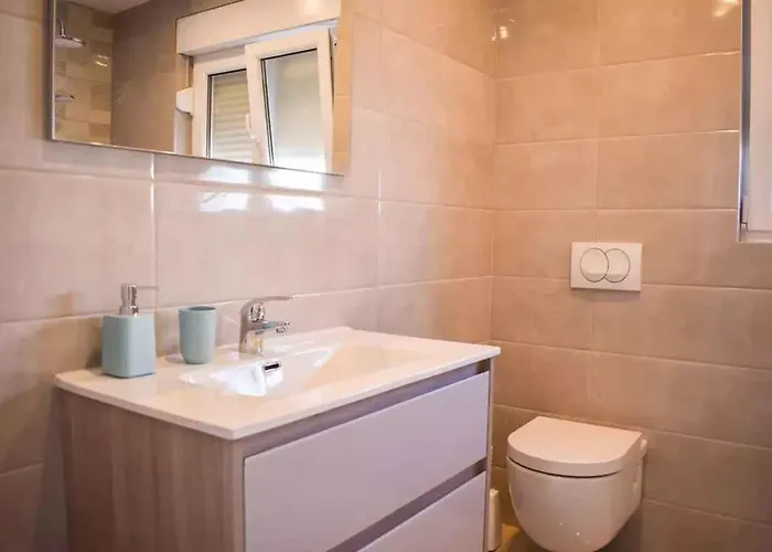 Apartment In 53554 Novi Vinodolski