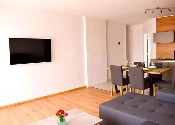 In 53554 Apartment